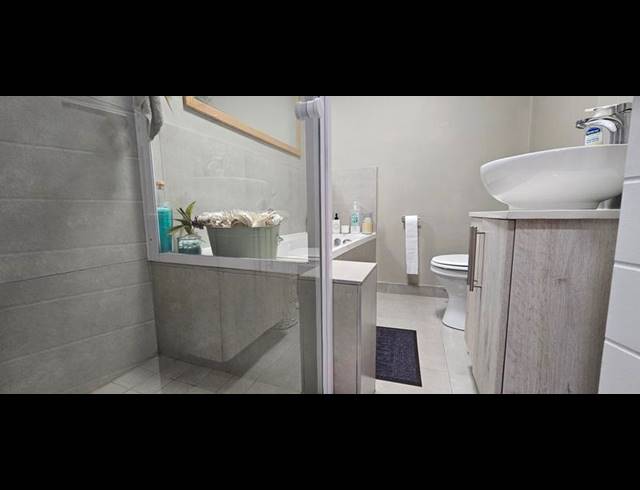 2 BEDROOM APARTMENT FOR SALE IN OLIFANTSKOP